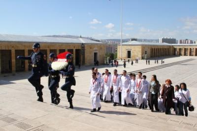 AŞÇILAR DERNEĞİ VE ÇANKAYA IMKB TURİZM VE MESLEK LİSESİ ANITKABİR’İ ZİYARET ETTİ